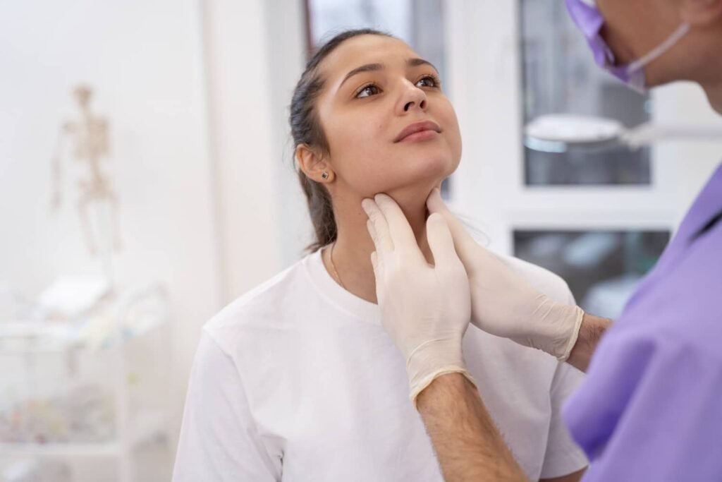 Punção da tireoide (PAAF): saiba tudo sobre o exame